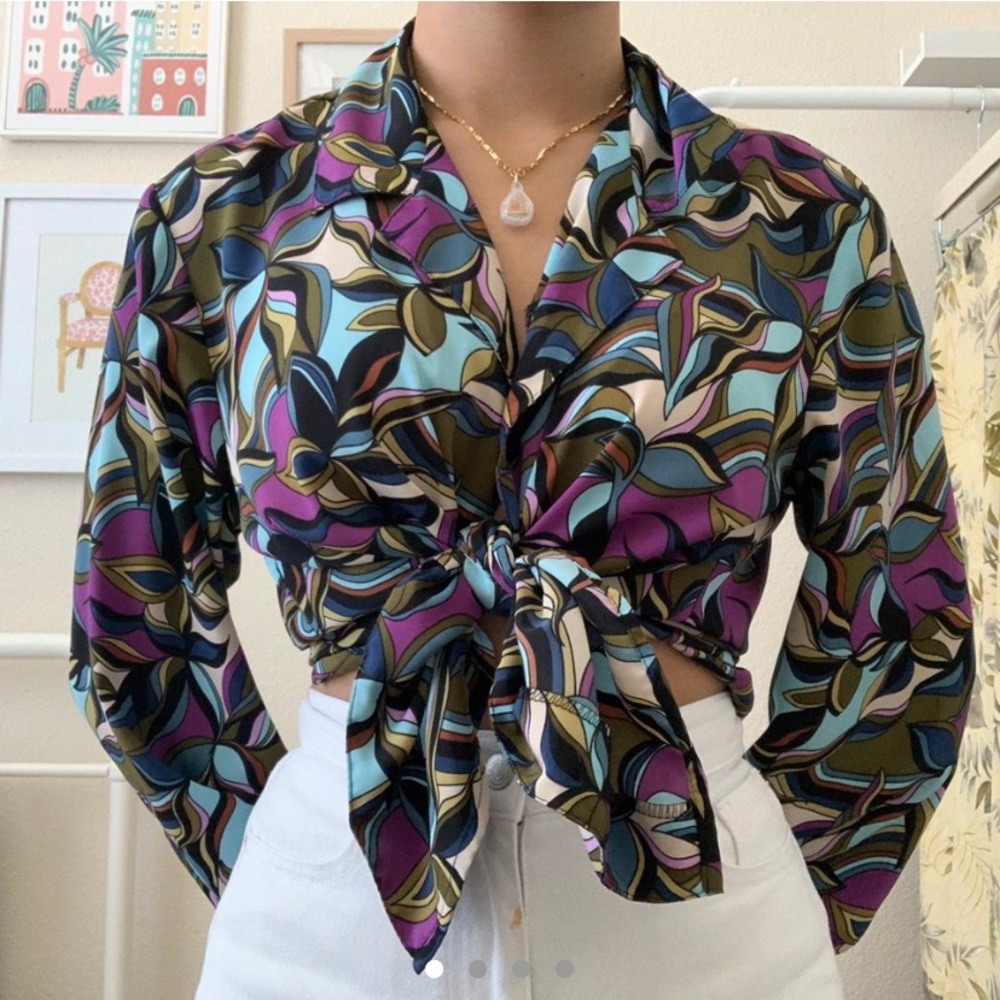 Vintage psychedelic button down blouse 🖤👩🏼‍🎤